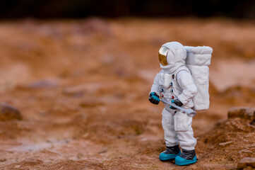 astronauta realizando una misióncientifica en el planeta marte © J.M. Tornero