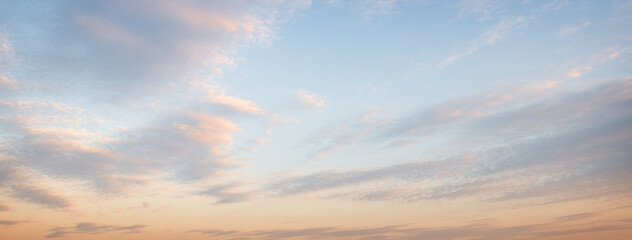 Obraz premium ペールトーンの空の背景テクスチャー