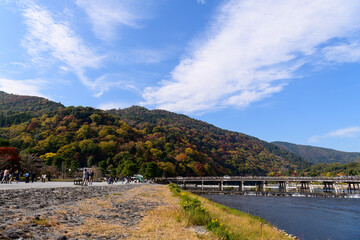 Fototapeta na wymiar 紅葉の京都嵐山