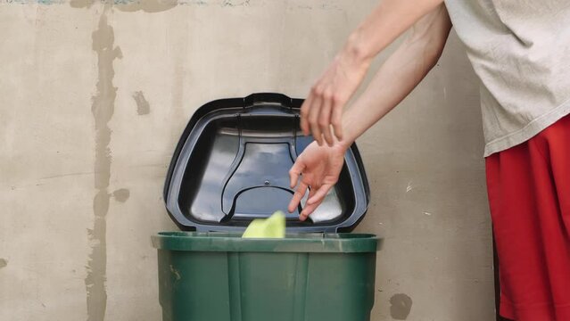Textile waste. Over consumption and waste generation in global fashion culture