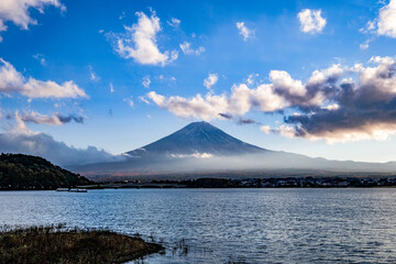山梨県の河口湖畔からの富士山