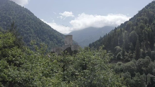 Zil Kale is in the province of Rize in northern Turkey. Advancing with a drone