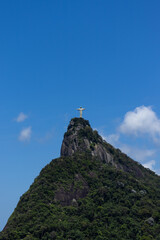 A vista do Cristo Redentor, iconico ponto turístico do Rio, visto do mirante Dona Marta à 400 metros de altura.