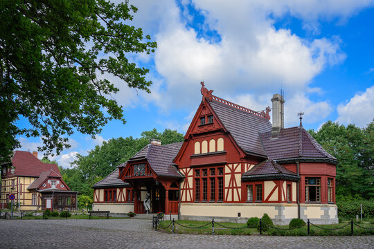 Kaiserpavillon und Empfangsgeb&auml;ude des historischen "Kaiserbahnhof" in Joachimsthal