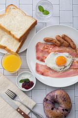 ベーコンエッグ　breakfast