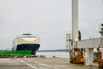 コンテナターミナルのガントリークレーン