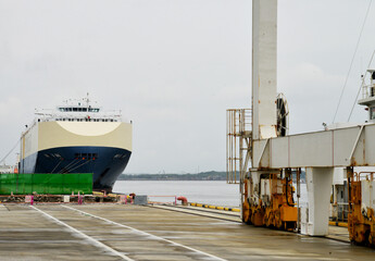 コンテナターミナルのガントリークレーン