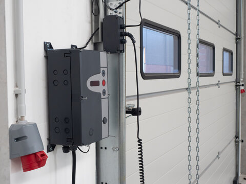 Industrietor Antrieb - moderne elektronische Steuerung f&uuml;r Hallentor