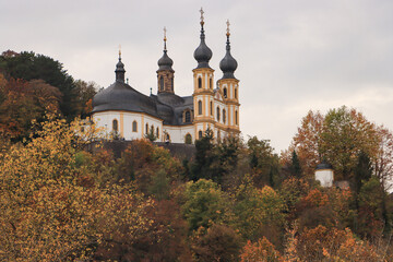 Fototapeta na wymiar Würzburger Kleinod; Käppele auf dem Nikolausberg im Oktober