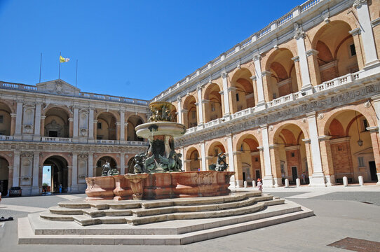 Loreto, il Santuario della Madonna di Loreto. - Marche