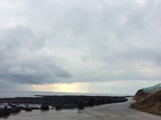 멀리서 내리는 빛의 폭포