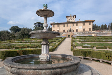 Firenze. Villa Medicea La Petraia con fontana e giardino all' italiana.
