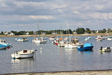 Fototapeta na wymiar Boats on the coast of Pont-l'Abbé in Brittany