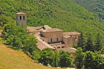 Fototapeta na wymiar Il Monastero di Fonte Avellana, Serra di Sant'Abbondio - Marche