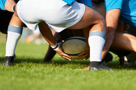 introduction en m&ecirc;l&eacute;e au rugby, introduicing ball at scrum