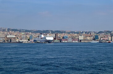 Fototapeta na wymiar Napoli - Scorcio del porto dall'aliscafo