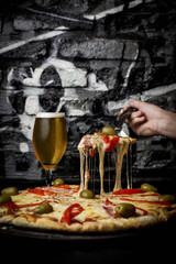 Pizza y cerveza