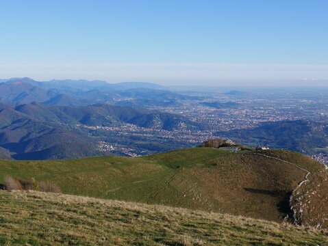 panorama della pianura bergamasca vista dal monte linzone