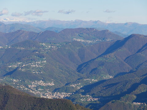 panorama della pianura bergamasca vista dal monte linzone