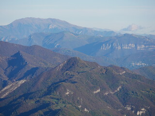 Fototapeta na wymiar panorama della pianura bergamasca vista dal monte linzone
