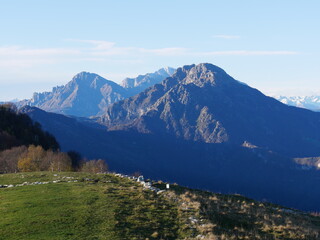 panorama della pianura bergamasca vista dal monte linzone