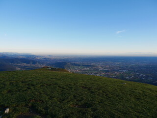 panorama della pianura bergamasca vista dal monte linzone