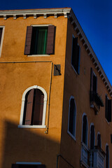 Obraz premium Details of Venice buildings and houses at sunset