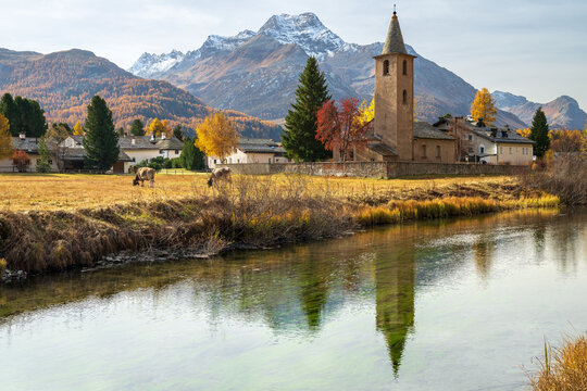 Dorfkirche Sils Baselgia am Innufer, Sils, Berninaalpen, Oberengadin, Engadin, Graub&uuml;nden, Schweiz, 