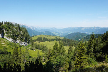 Fototapeta na wymiar The view from Gablonzer huette to Zwiesel valley, Gosaukamm mountain ridge, Germany 