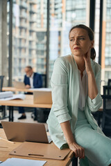 Obraz premium Serious female working in office with colleague