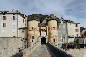 Fototapeta na wymiar Entrevaux, France - 30.10.2022 : View of the entrance to the medieval town of Entrevaux on an autumn day