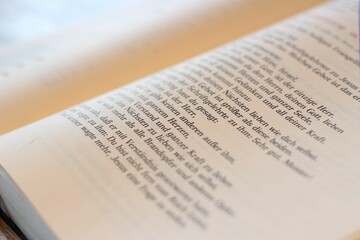 Fototapeta premium Closeup shot of a Text in a bible