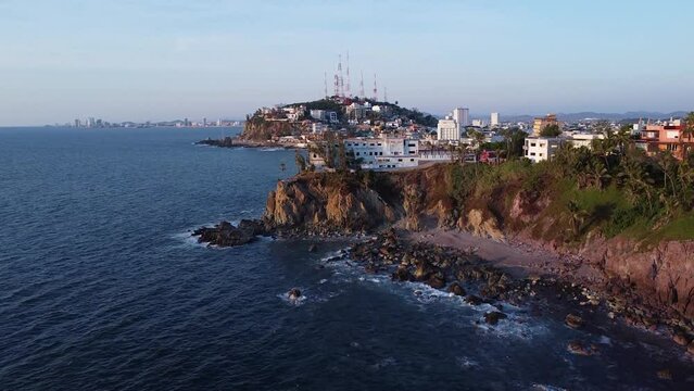 Toma a&eacute;rea con Drone del puerto de Mazatl&aacute;n Sinaloa en M&eacute;xico 