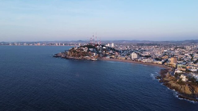 Toma a&eacute;rea con Drone del puerto de Mazatl&aacute;n Sinaloa en M&eacute;xico 
