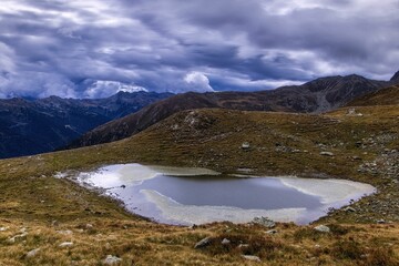 Fototapeta na wymiar Beautiful view of the Pensar Joch mountain pass in Italy