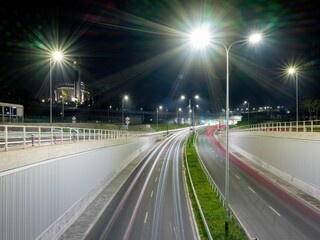 Fototapeta na wymiar Trasa łagiewnicka w Krakowie - światła samochodów, noc