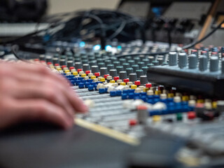 Estudio de grabación mesa de mezclas