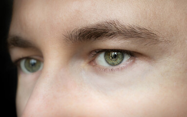 Grüne männliche Augen