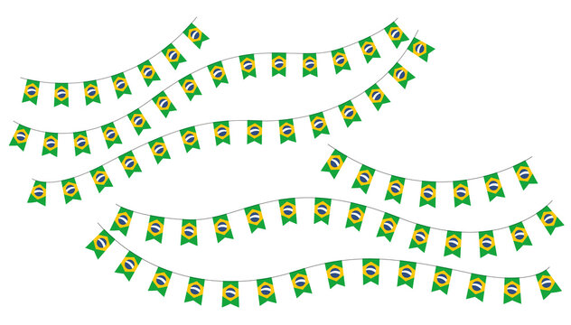 Bandeirolas ou bandeiras do Brasil na corda. Decora&ccedil;&atilde;o com fundo transparente para campanhas de torcida da Sele&ccedil;&atilde;o Brasileira de copa do mundo 2022 de futebol.
