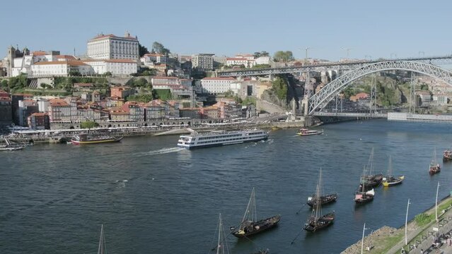 R&iacute;o Duero con vistas al Puente Don Luis I, Oporto, Portugal