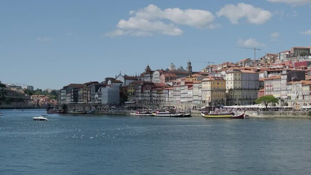 Rivera del r&iacute;o Duero en Oporto, Portugal