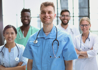 Fototapeta premium Multinational interns and professor cooperating at a hospital meeting