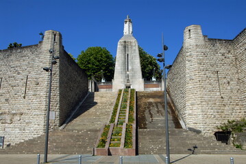 Monument à la Victoire et aux enfants de Verdun, inauguré en 1929, Verdun, France - obrazy, fototapety, plakaty