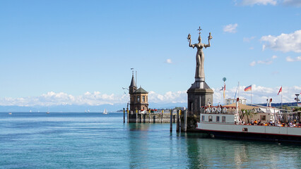 Hafeneinfahrt Konstanz am Bodensee im Sommer mit Blick auf die Imperia	