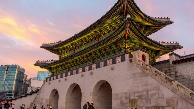 Time Lapse   Sunset at Gyeongbokgung palace  in Seoul,South Korea.