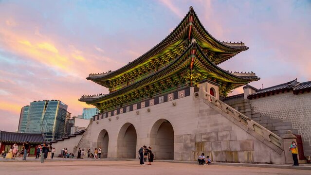 Time Lapse Sunset at Gyeongbokgung palace on Seoul,South Korea.