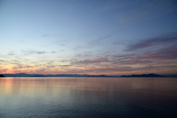 琵琶湖の朝焼け