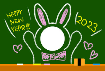 2023年の年賀状　黒板に書いた白うさぎのフォトフレーム
