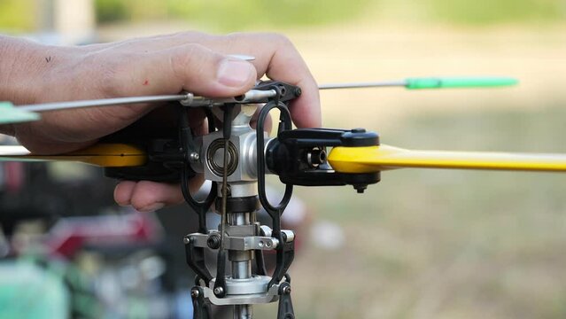 mini rc helicopters It is an engine that requires real oil.