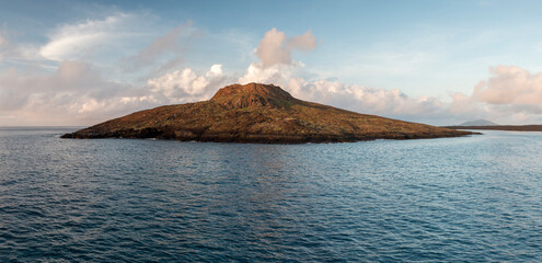 Fototapeta na wymiar morning lights at Sombrero Chino Island, near Santiago, Galapagos